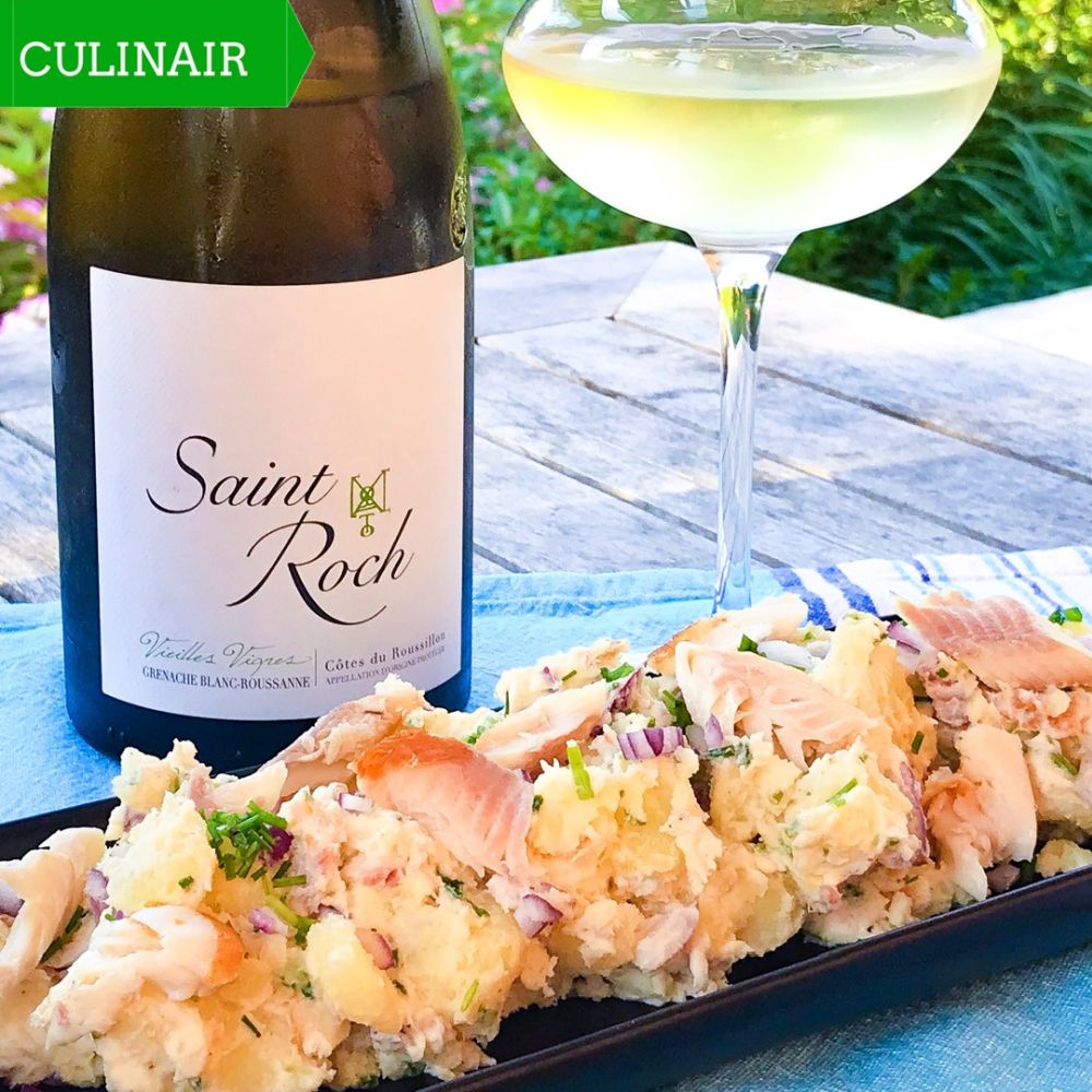 Zomerse salade van aardappel en gerookte forel Zomerse salade van aardappel en gerookte forel