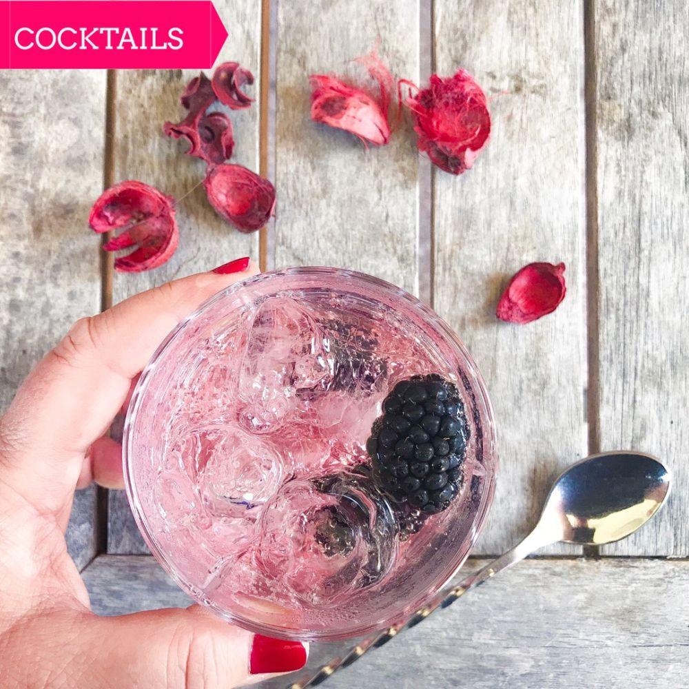 Monkey 47 en Schweppes tonic hibiscus Monkey 47 en Schweppes tonic hibiscus