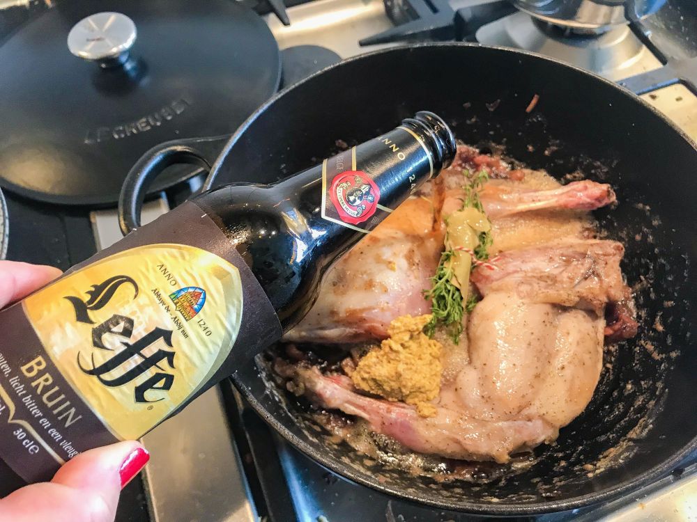 konijn met pruimen en Leffe bier konijn met pruimen en Leffe bier