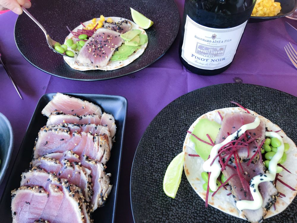 tortilla met tonijntataki en pinot noir van Bouchard Ainé tortilla met tonijntataki en pinot noir van Bouchard Ainé