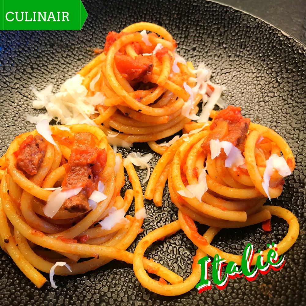 Bucatini all’amatriciana Bucatini all'amatriciana