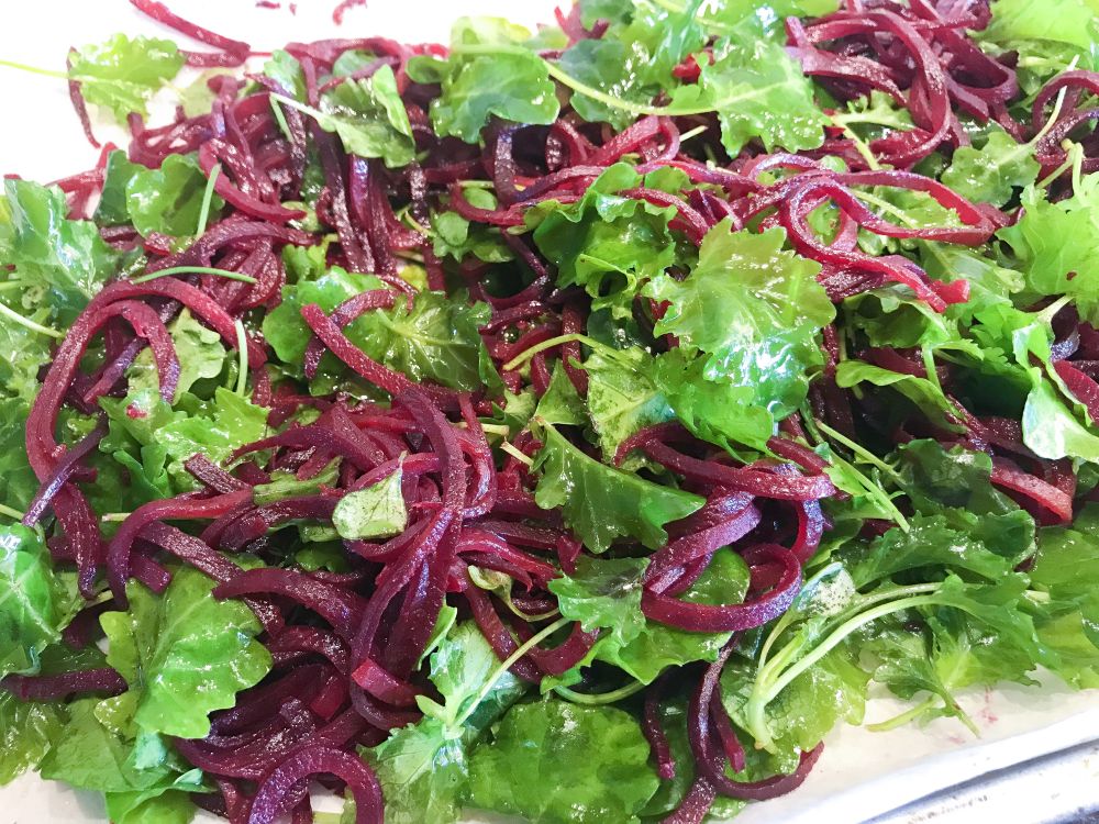 rode bietenspaghetti en curly kale rode bietenspaghetti en curly kale