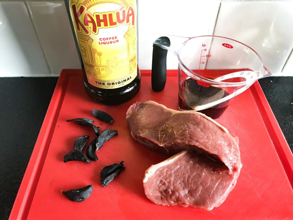 marinade Kahlua en zwarte knoflook voor entrecôte marinade Kahlua en zwarte knoflook voor entrecôte