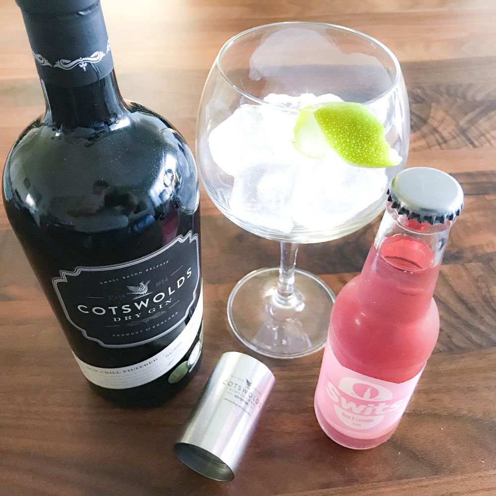 Cotswolds dry gin met Swits Rose and Lavender