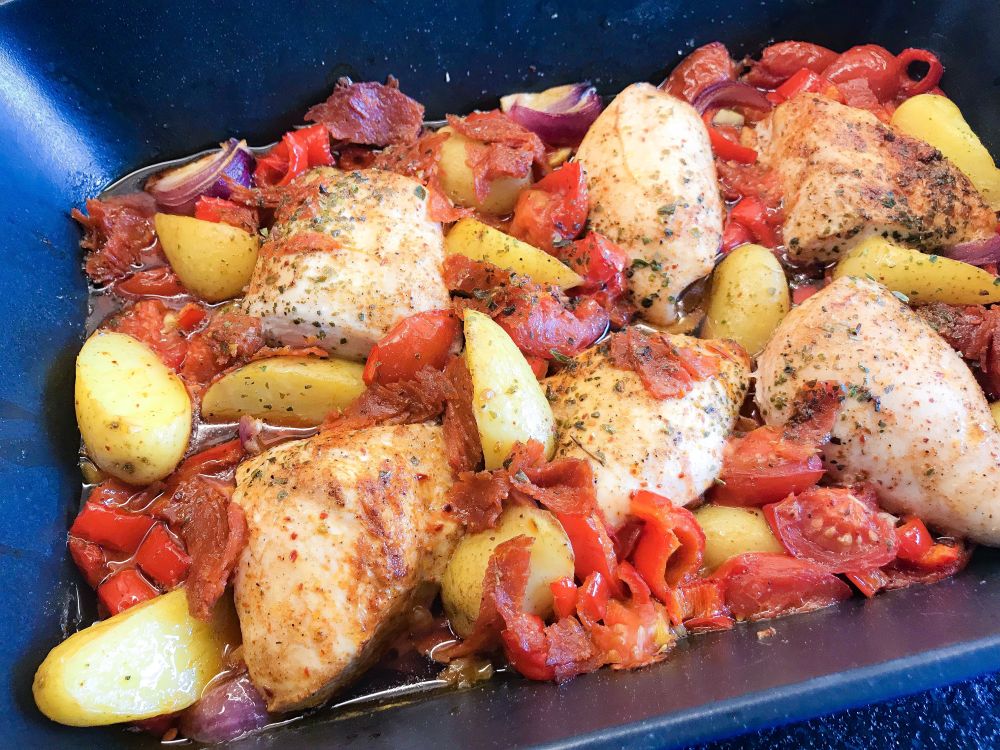 Spaanse ovenschotel met kip chorizo en gegrilde groenten Spaanse ovenschotel met kip chorizo en gegrilde groenten