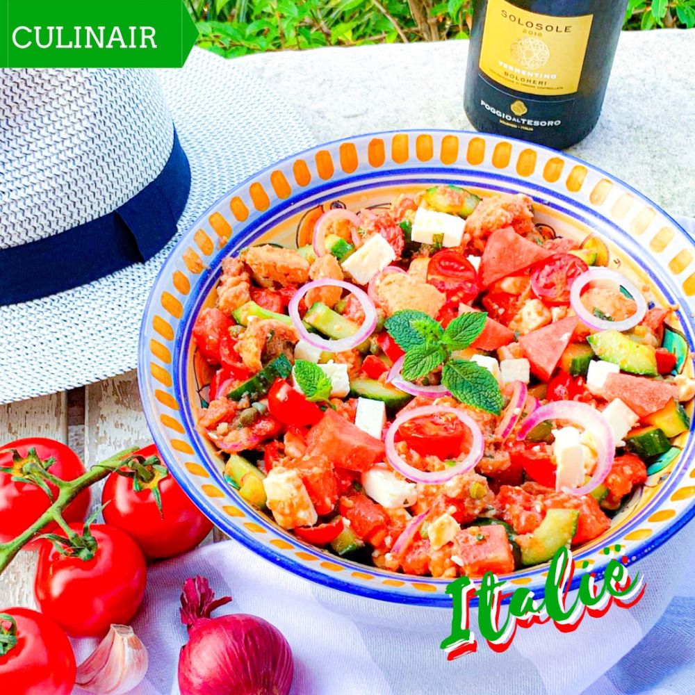 Panzanella met een zomerse twist van watermeloen munt en feta anzanella met een zomerse twist van watermeloen munt en feta