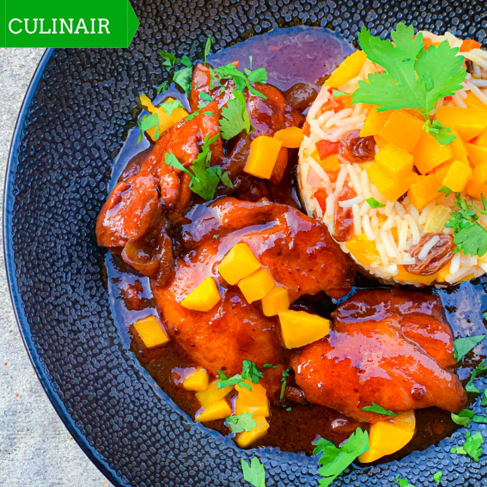 Chipotle-rum kip met romige Caraïbische mango-kokos rijst Chipotle-rum kip met romige Caraïbische mango-kokos rijst