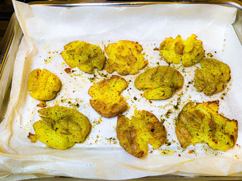 crispy smashed potatoes – knapperige krieltjes uit de oven crispy smashed potatoes - knapperige krieltjes uit de oven