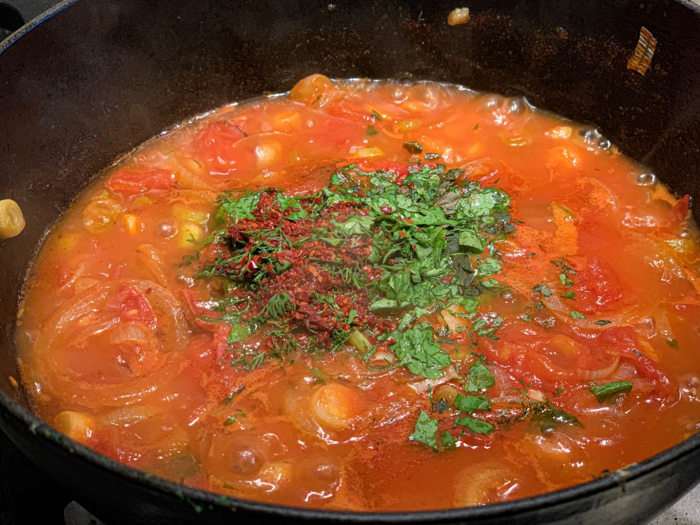 tomaten-uienesaus voor psari plaki