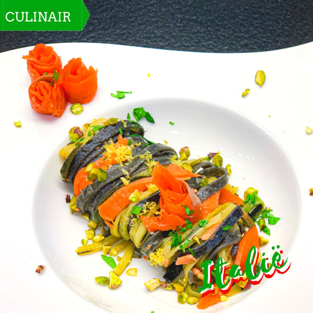 zwarte pasta met zalm courgette en pistachenootjes zwarte pasta met zalm courgette en pistachenootjes