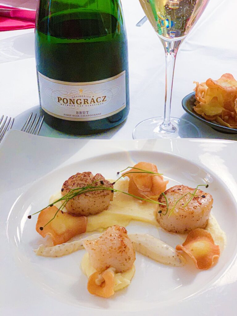 coquilles pastinaakcrème pastinaakchips en Pongrácz brut