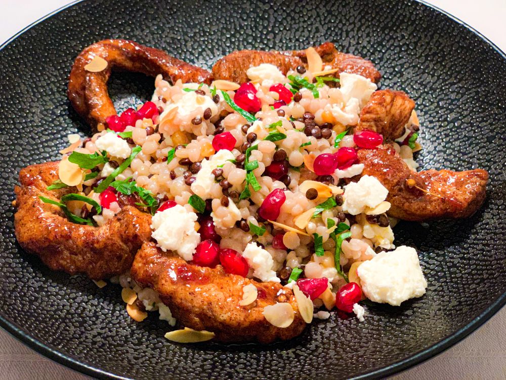 Kalkoen met lauwwarme parelcouscous-linzensalade Kalkoen met lauwwarme parelcouscous-linzensalade