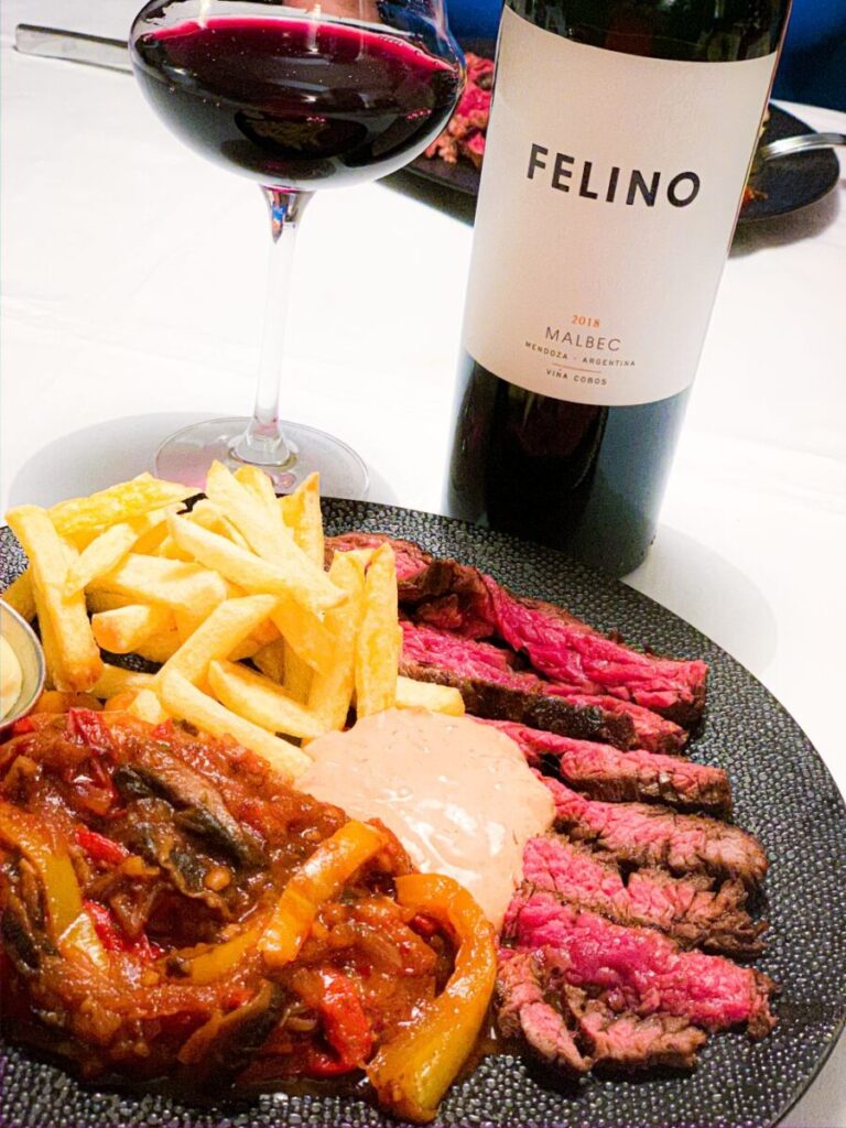 Felino van Viña Cobis bij Mexikaanse steak Felino van Viña Cobis bij Mexikaanse steak