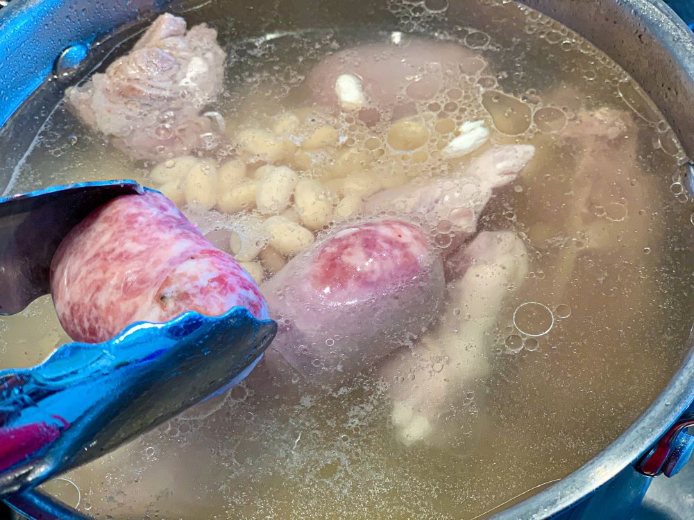 escudella – worst kip en bonen toevoegen escudella - worst kip en bonen toevoegen