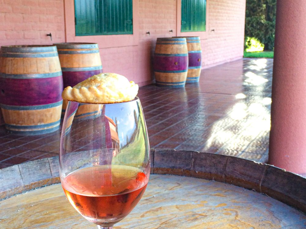 empanada en Argentijnse rosé empanada en Argentijnse rosé