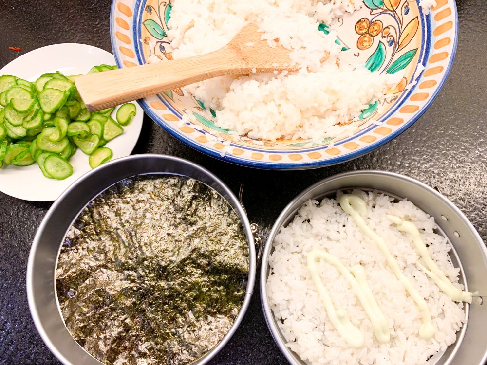 sushirijst en zoetzure komkommer sushirijst en zoetzure komkommer