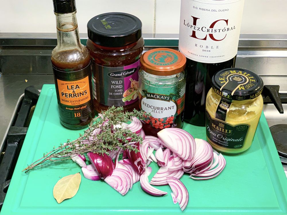 ingrediënten red wine and onion gravy