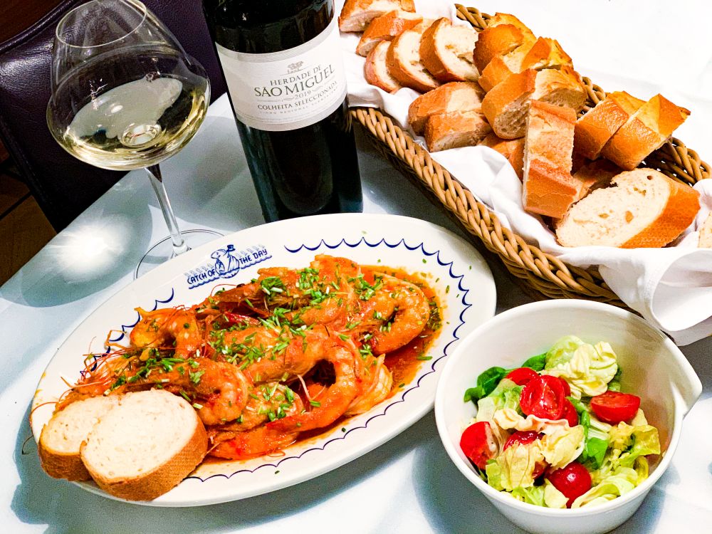 Gambas piri-piri met Herdade de São Miguel branco Gambas piri-piri met Herdade de São Miguel branco
