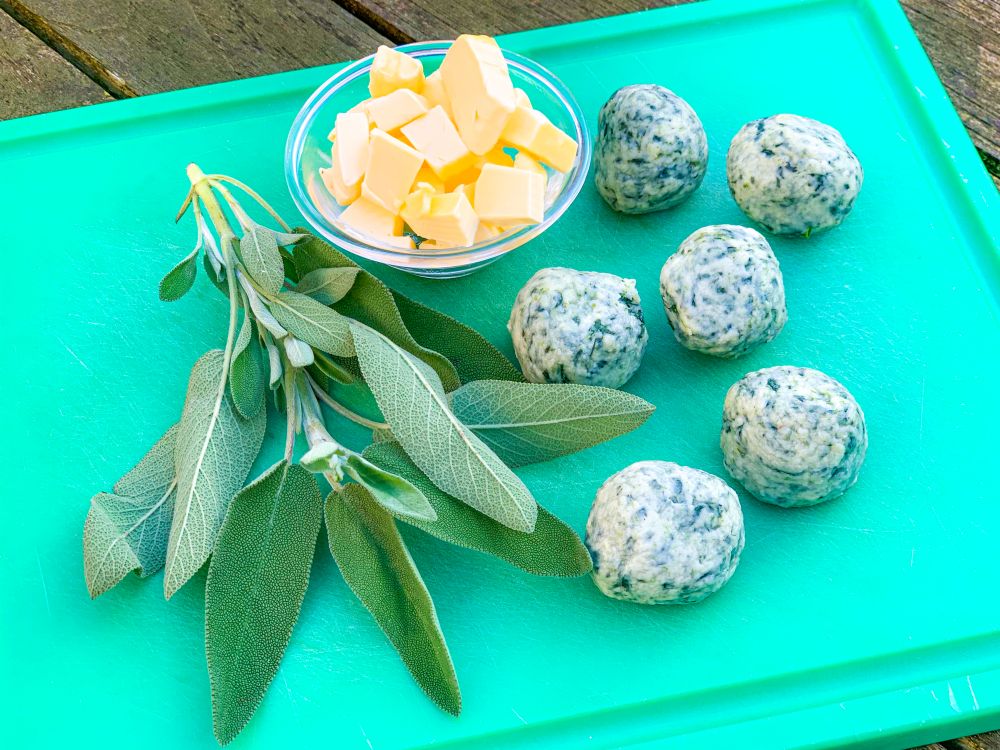Ingrediënten gnudi met boter en salie Ingrediënten gnudi met boter en salie