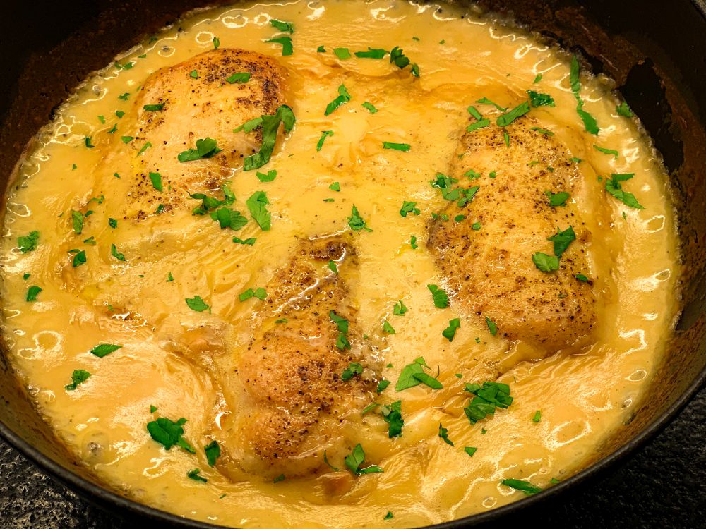 Kipfilet met romige honing-mosterdsaus Kipfilet met romige honing-mosterdsaus